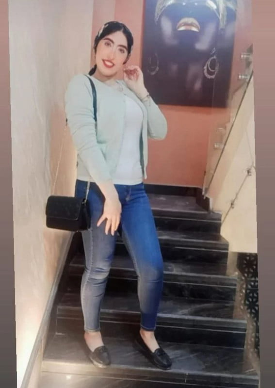 البوم كامل بنت تصور جسمها وهي بتلعب في بزازها