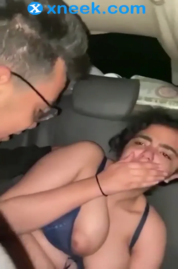 مصري واخد صاحبته في العربية وبينيكها بالعافية