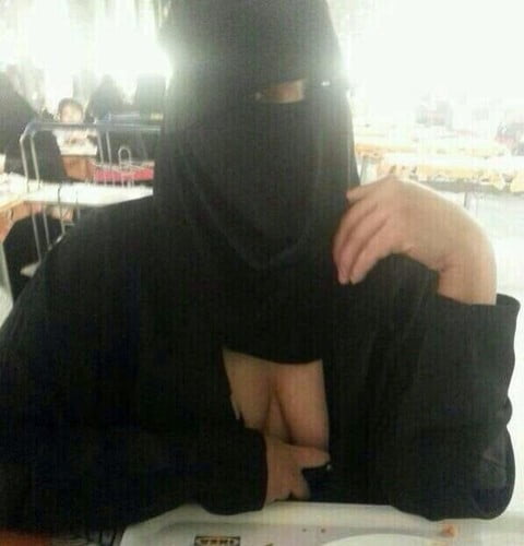 التعري يجتاح الوطن العربي