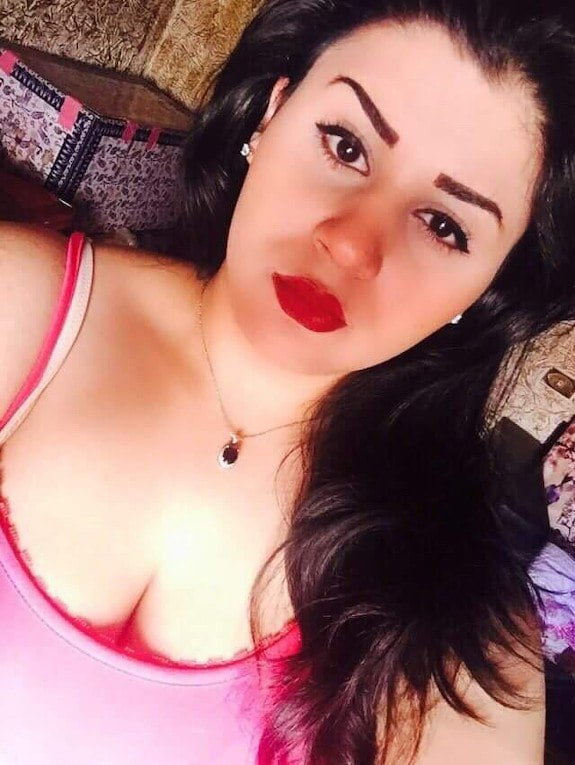 صور البوم واحدة بتتصور لحبيبها وتفرجه كسها الحلو