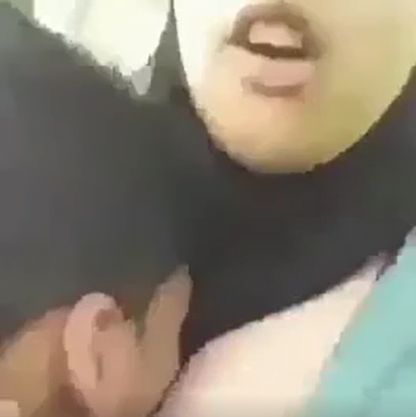 مصرية مص بزاز وشفايف مع حبيبها