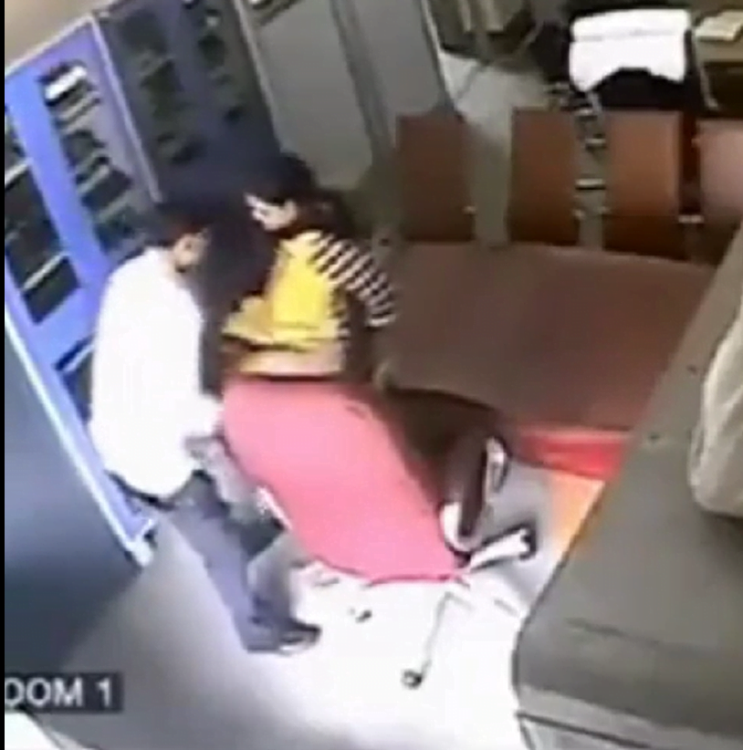 فضيحة. مدير المدرسة ينيك ام احد التلاميذ