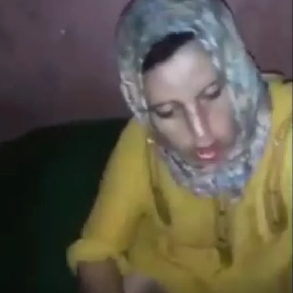 قحبة مغبية يمارس معها ابن الجيران